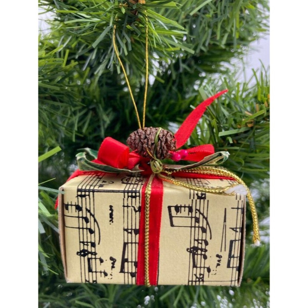 Music Note Christmas Resin Wrapped Present Christmas Tree Ornament-Vintage 2.25"